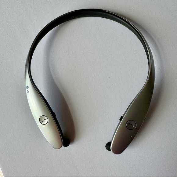 LG Tone Infinim Bluetooth Headset and rechargeable case, VGUC - Picture 2 of 9